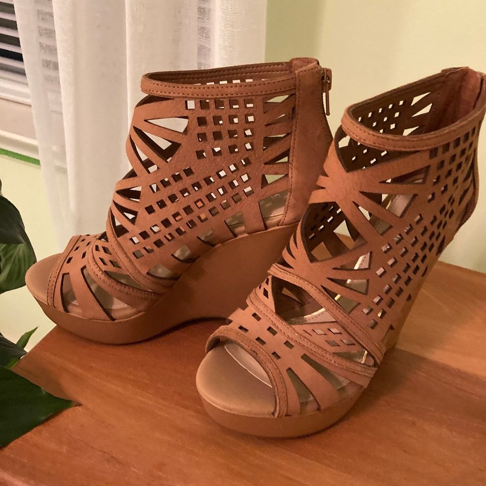 GIANNI BINI Leather Tan Wedge Platform Heels
